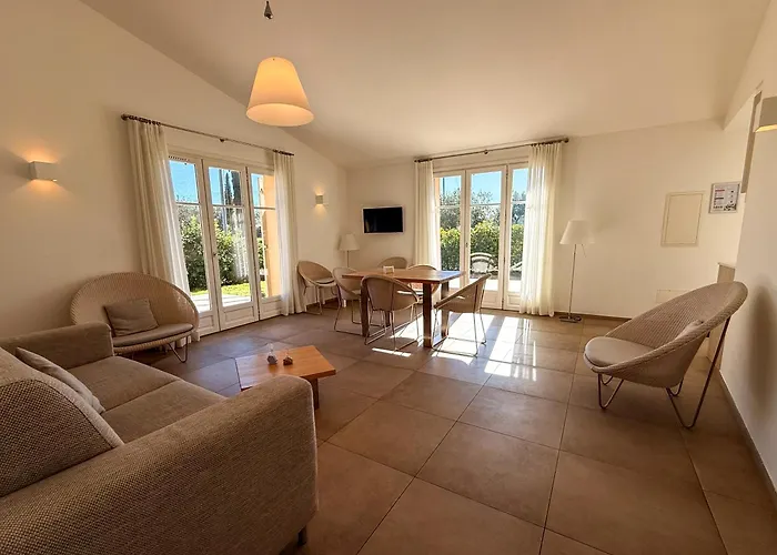 Clos Des Oliviers - Meuble De Tourisme Aparthotel Grimaud